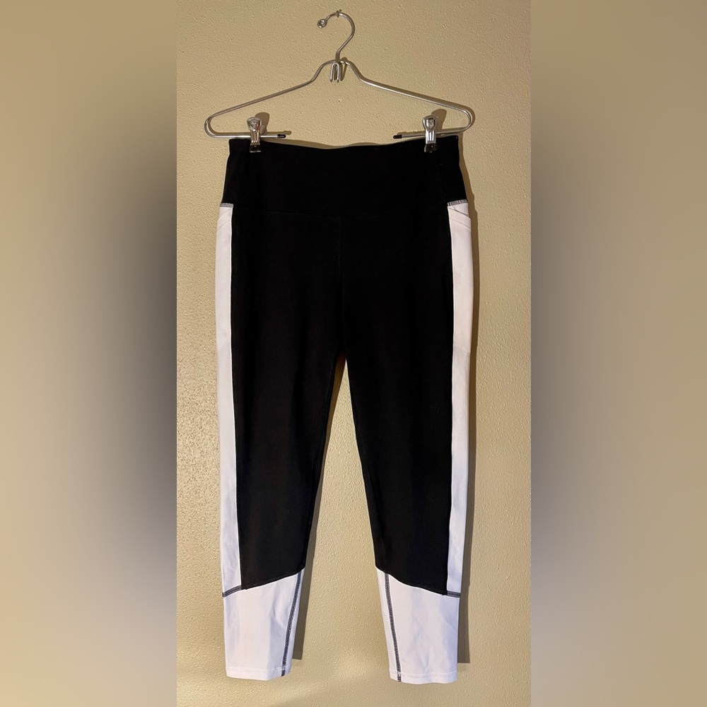 Black and White Athletic Leggings with Pockets